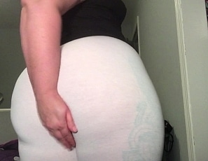 White_leggings_wedgie